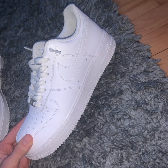 Air Force ones 9.5 - Picture 2 of 6